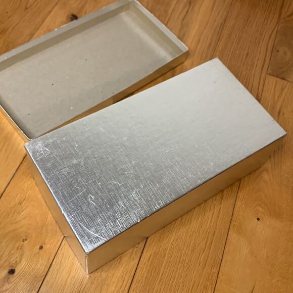 Authentic Bergdorf Goodman Logo EMPTY silver cardboard Gift box - Picture 12 of 12